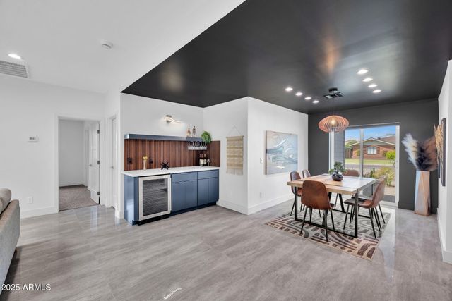 6827 N 14TH Place, Phoenix, AZ 85014