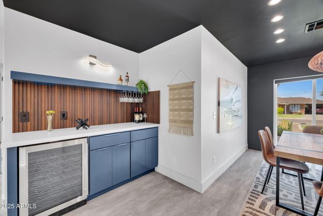 6827 N 14TH Place, Phoenix, AZ 85014