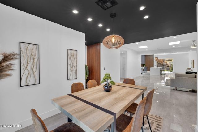 6827 N 14TH Place, Phoenix, AZ 85014