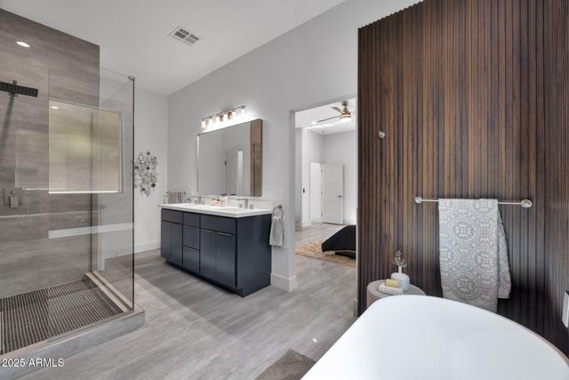 6827 N 14TH Place, Phoenix, AZ 85014