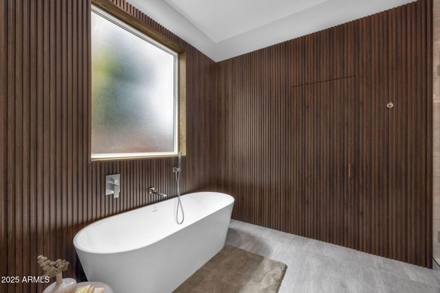 6827 N 14TH Place, Phoenix, AZ 85014