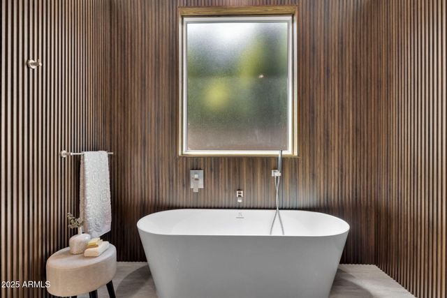 6827 N 14TH Place, Phoenix, AZ 85014