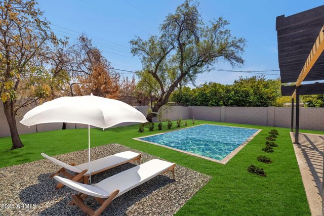 6827 N 14TH Place, Phoenix, AZ 85014