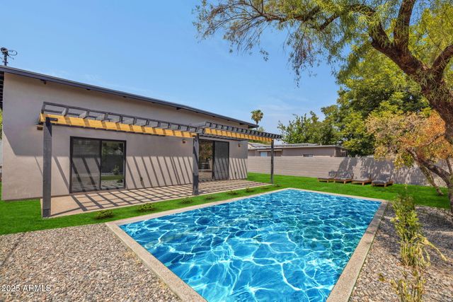 6827 N 14TH Place, Phoenix, AZ 85014