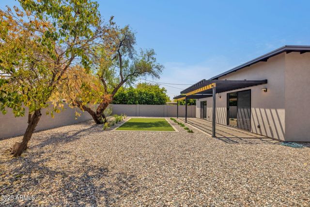 6827 N 14TH Place, Phoenix, AZ 85014