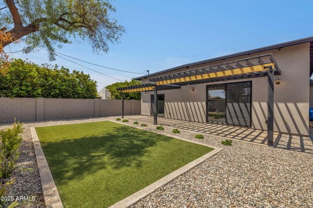 6827 N 14TH Place, Phoenix, AZ 85014