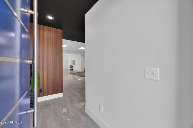 6827 N 14TH Place, Phoenix, AZ 85014