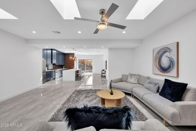 6827 N 14TH Place, Phoenix, AZ 85014