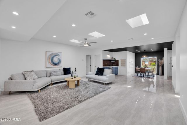 6827 N 14TH Place, Phoenix, AZ 85014