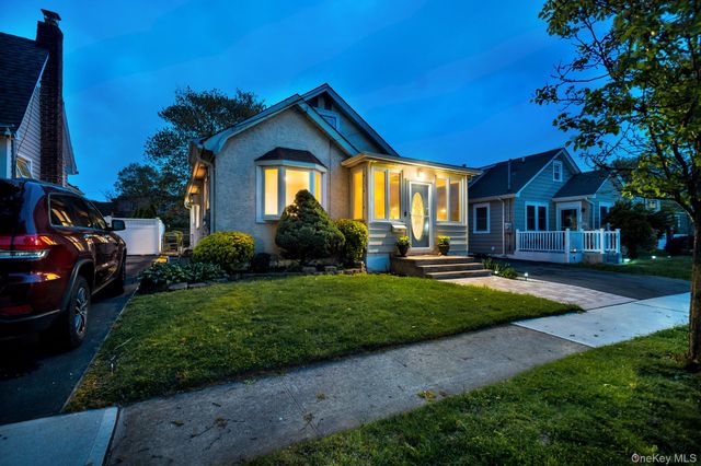 35 Orchard Street, Merrick, NY 11566