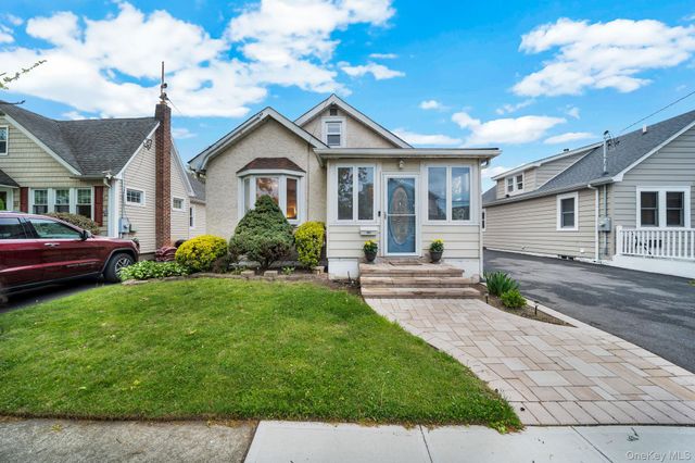 35 Orchard Street, Merrick, NY 11566