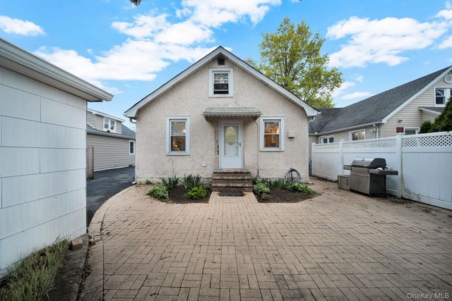 35 Orchard Street, Merrick, NY 11566