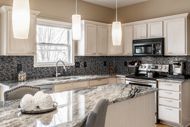 11191 Timberview Drive, Fishers, IN 46037