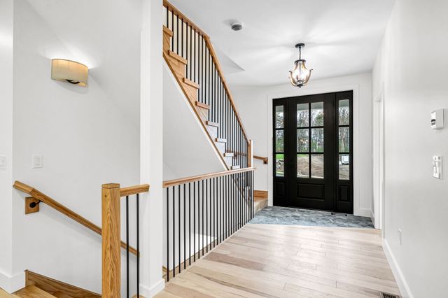 49 Balsam Hill Rd, Ludlow, MA 01056