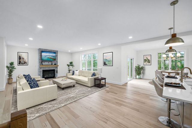 49 Balsam Hill Rd, Ludlow, MA 01056