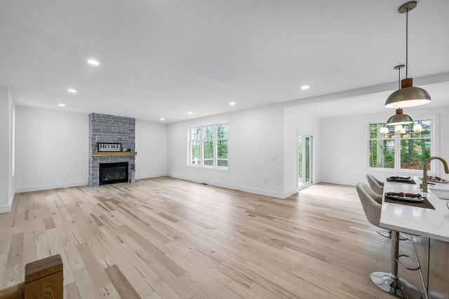 49 Balsam Hill Rd, Ludlow, MA 01056