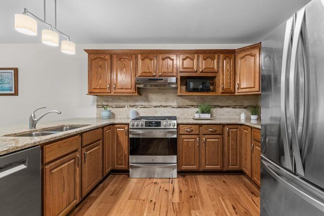 5736 Hickory Knoll DRIVE, West Bend, WI 53095
