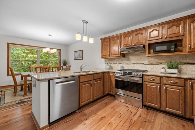 5736 Hickory Knoll DRIVE, West Bend, WI 53095
