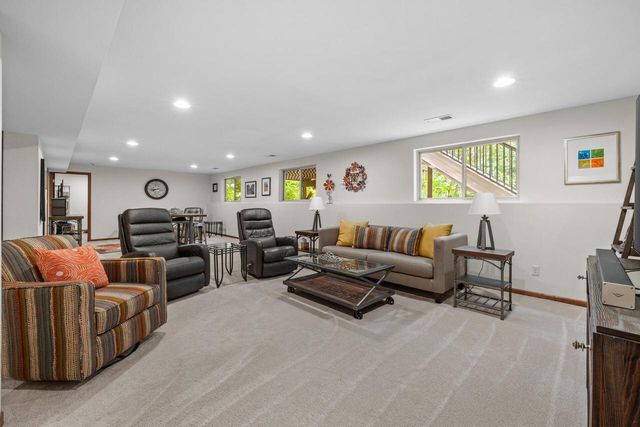 5736 Hickory Knoll DRIVE, West Bend, WI 53095