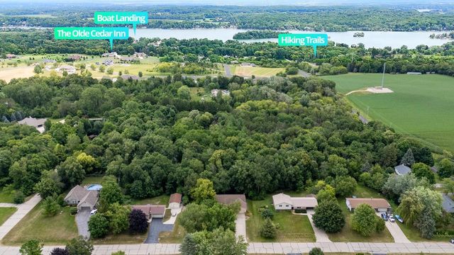 5736 Hickory Knoll DRIVE, West Bend, WI 53095
