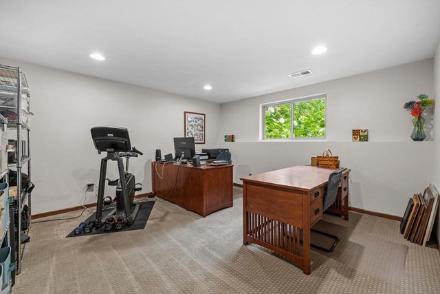 5736 Hickory Knoll DRIVE, West Bend, WI 53095