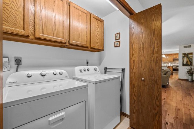 5736 Hickory Knoll DRIVE, West Bend, WI 53095