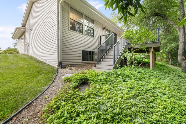 5736 Hickory Knoll DRIVE, West Bend, WI 53095
