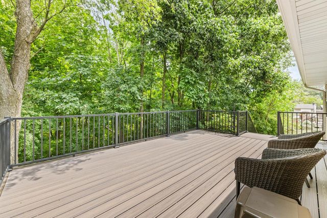 5736 Hickory Knoll DRIVE, West Bend, WI 53095