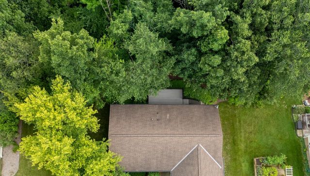 5736 Hickory Knoll DRIVE, West Bend, WI 53095