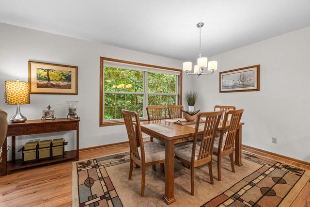 5736 Hickory Knoll DRIVE, West Bend, WI 53095