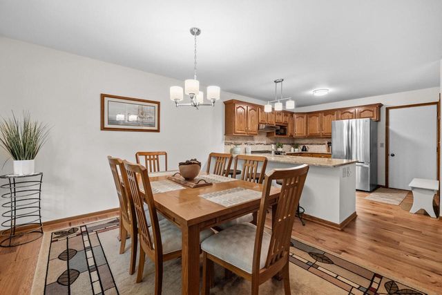 5736 Hickory Knoll DRIVE, West Bend, WI 53095