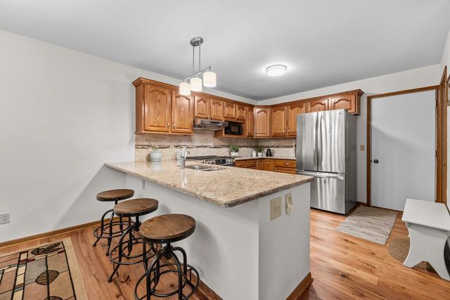 5736 Hickory Knoll DRIVE, West Bend, WI 53095