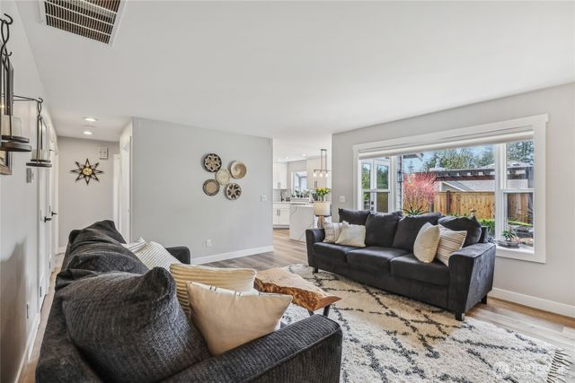 21611 SE 257th Place, Maple Valley, WA 98038