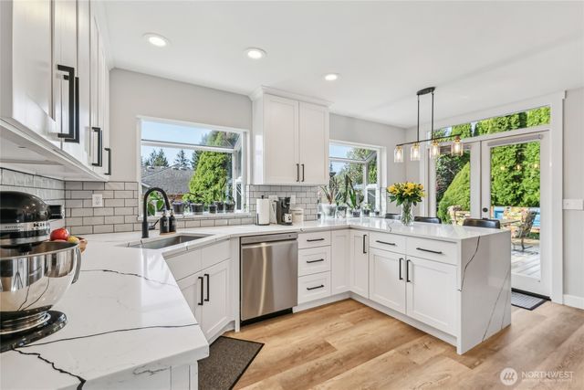 21611 SE 257th Place, Maple Valley, WA 98038