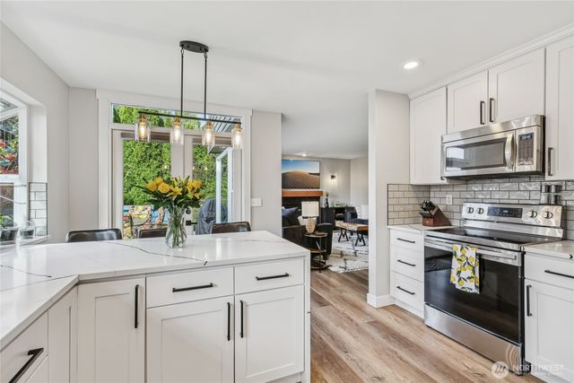 21611 SE 257th Place, Maple Valley, WA 98038