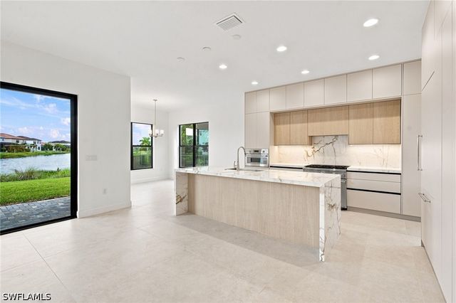 20419 Fair Oak LN, Estero, FL 33928
