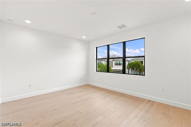 20419 Fair Oak LN, Estero, FL 33928