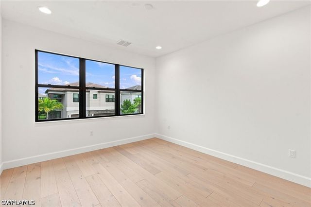 20419 Fair Oak LN, Estero, FL 33928