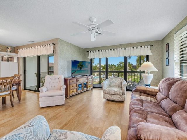 525 Seaview CT M4, Marco Island, FL 34145