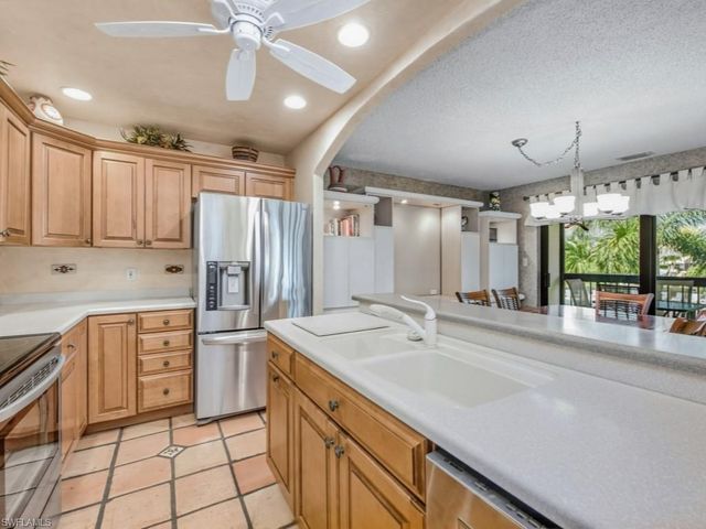 525 Seaview CT M4, Marco Island, FL 34145