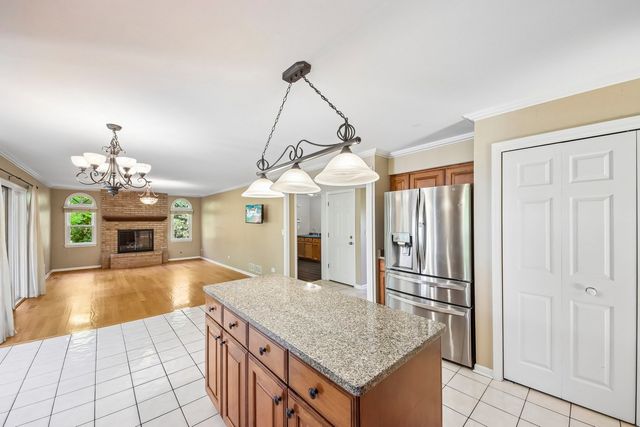 17945 W Pond Ridge Circle, Gurnee, IL 60031