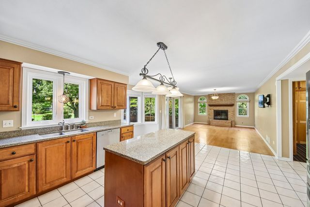 17945 W Pond Ridge Circle, Gurnee, IL 60031