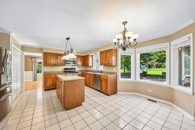 17945 W Pond Ridge Circle, Gurnee, IL 60031