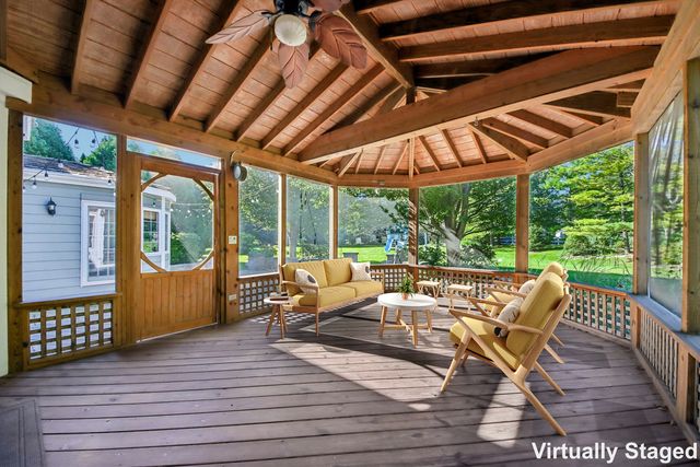 17945 W Pond Ridge Circle, Gurnee, IL 60031