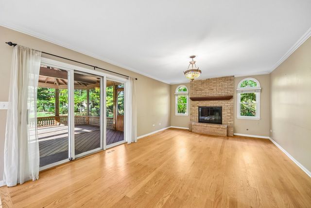 17945 W Pond Ridge Circle, Gurnee, IL 60031