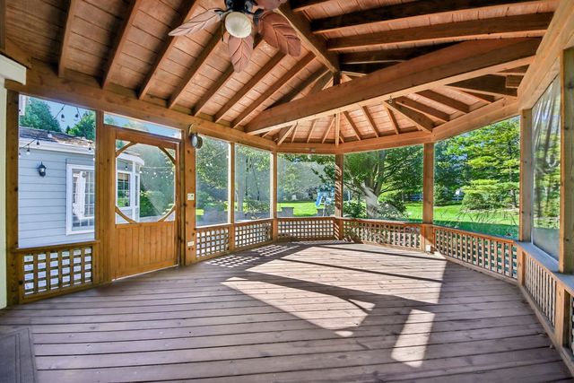 17945 W Pond Ridge Circle, Gurnee, IL 60031