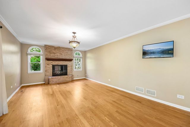 17945 W Pond Ridge Circle, Gurnee, IL 60031