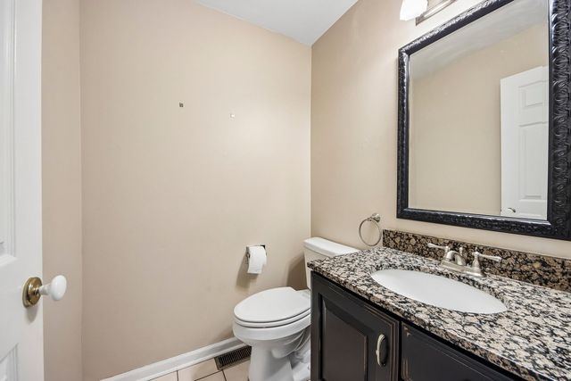 17945 W Pond Ridge Circle, Gurnee, IL 60031
