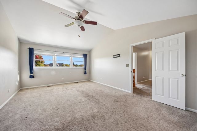 17945 W Pond Ridge Circle, Gurnee, IL 60031