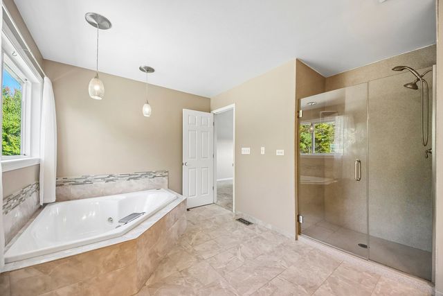 17945 W Pond Ridge Circle, Gurnee, IL 60031